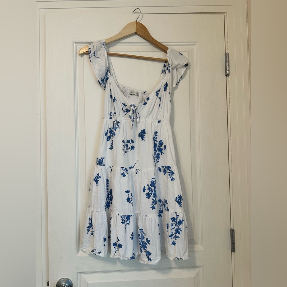 Hollister  short floral dress with peephole in front and tie.